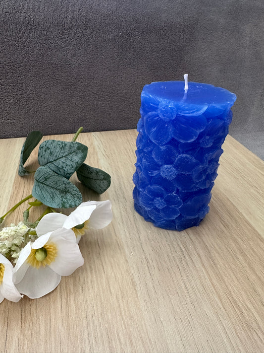 Cylinder candle with flowers